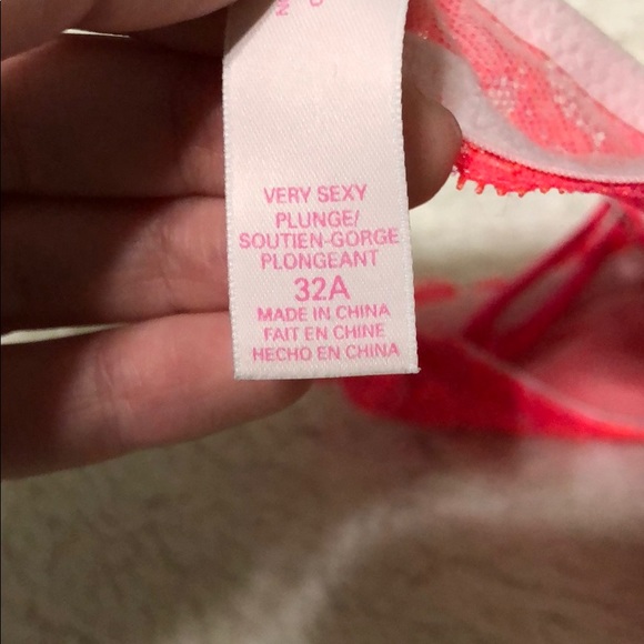 Victoria’s Secret Very Sexy Plunge Push Up Bra - Picture 3 of 4
